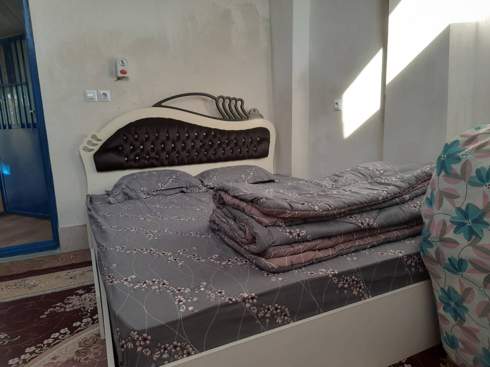 دنج جنگلی روستای با صدای پرندگان و لب رودخانه